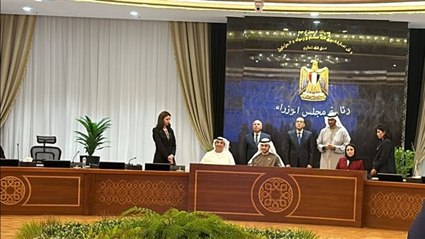 جانب من توقيع الشراكة