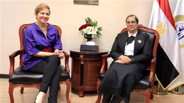 أمل عمارة بصحبة قرينة