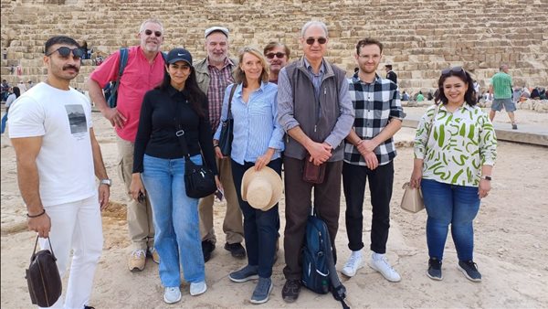 وفد إعلاميين وخبراء