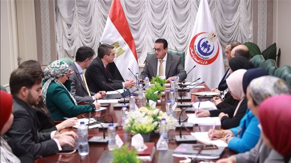 لقاء وزير الصحة 