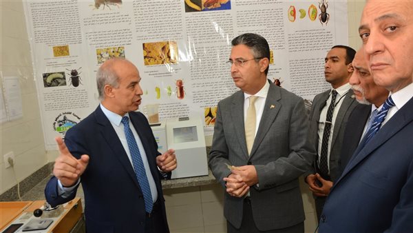 وزير التموين 