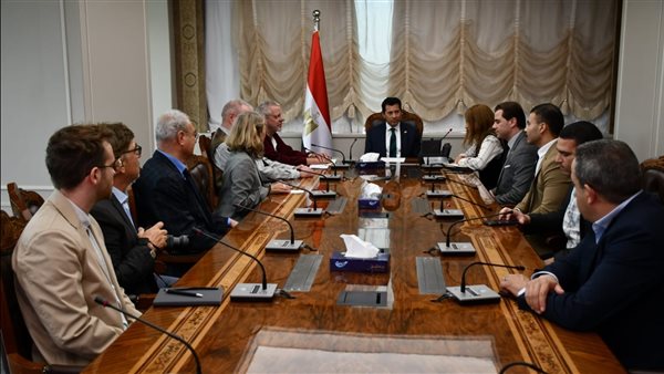 لقاء وزير الشباب