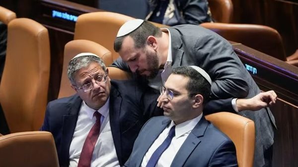 وزراء في الحكومة