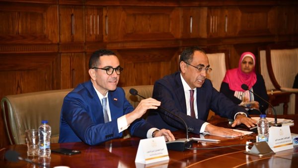 لقاء وزير الاستثمار