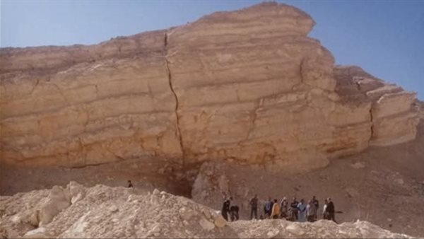 انهيار جبل في الوادي