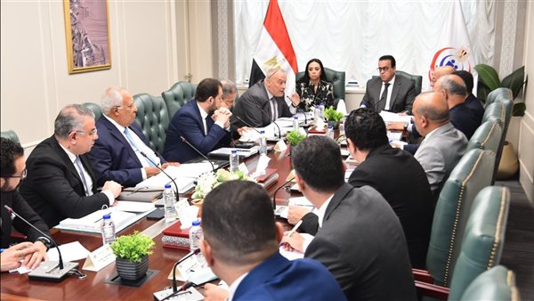 وزير الصحة خلال الاجتماع