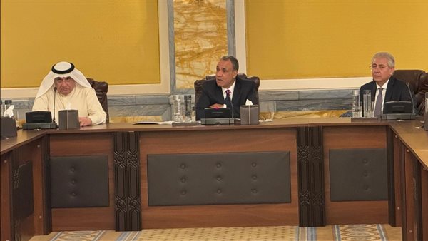 وزير الخارجية خلال