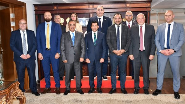 وزير الشباب والرياضة