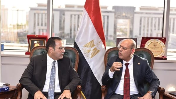 وزير العمل يستقبل