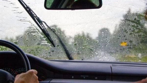 القيادة تحت المطر