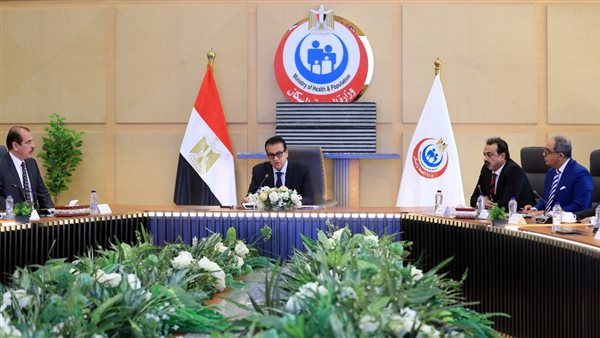 وزير الصحة خلال الاجتماع