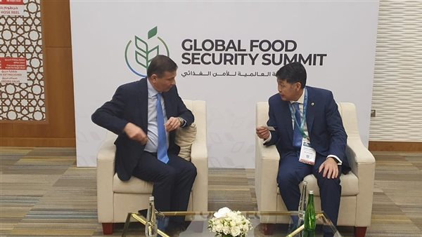 وزير الزراعة يلتقى