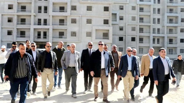 وزير الإسكان خلال