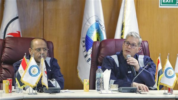 وزيرا البترول والعمل