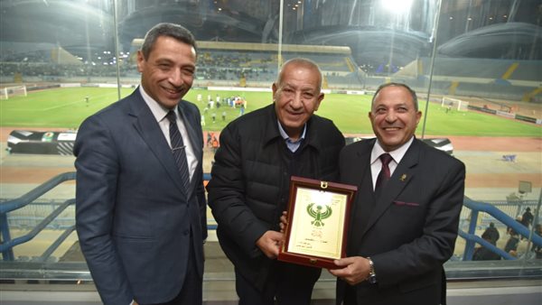 محافظ بورسعيد يُهنئ