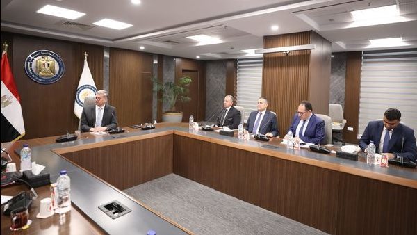 لقاء وزير البترول