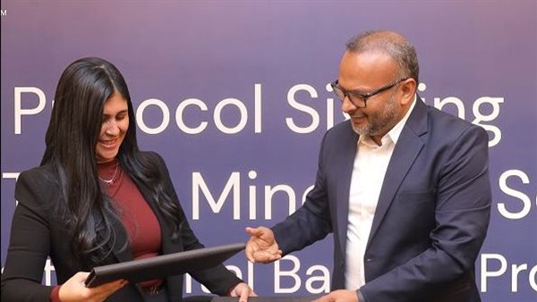 جانب من توقيع البروتوكول