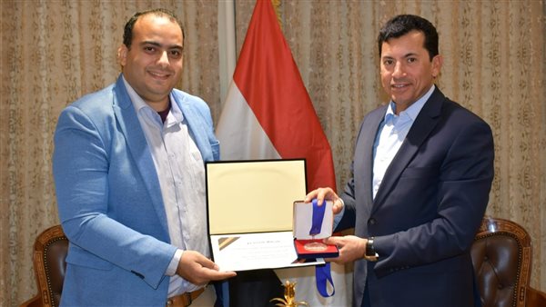 وزير الشباب والرياضة