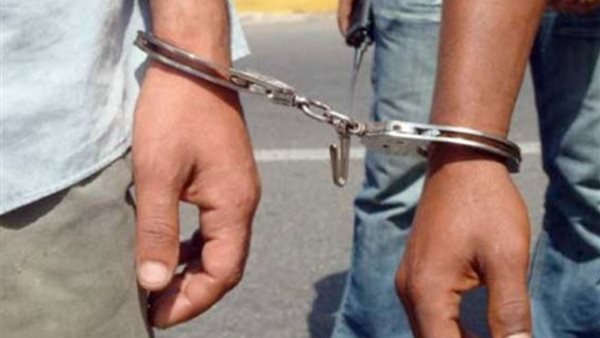 ضبط شخصين بمنطقه