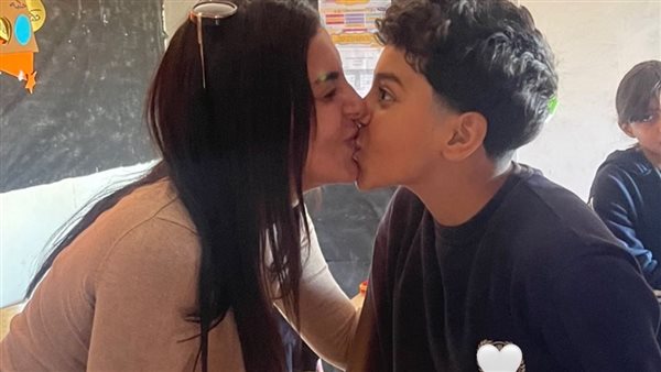 هاجر الشرنوبي ونجلها