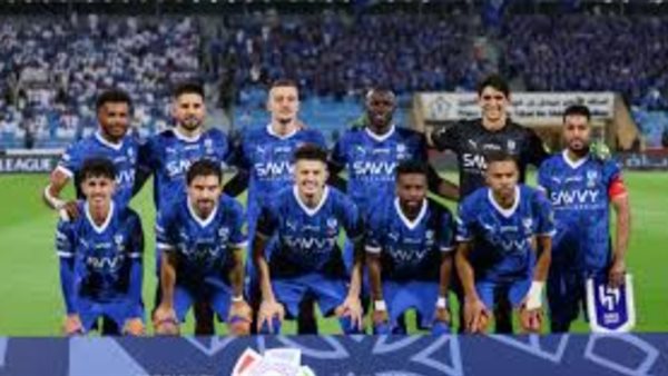 تشكيل الهلال أمام