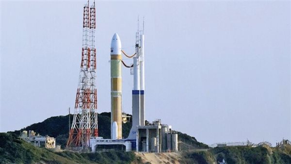 الصين تطلق أول صاروخ