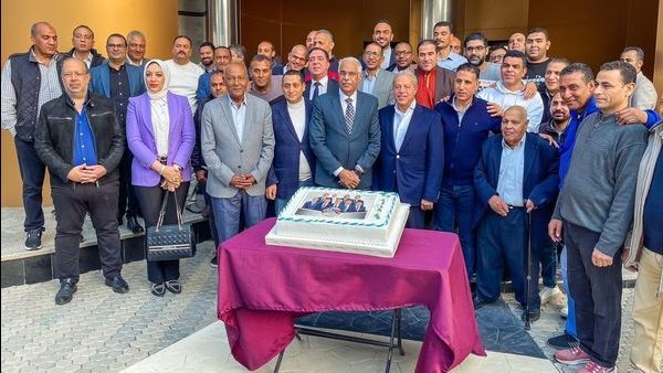 موظفو اتحاد الكرة