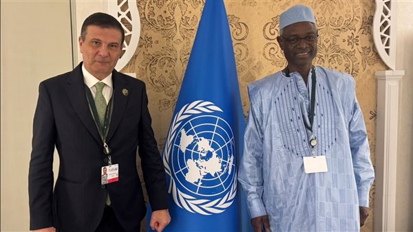 وزير الزراعة خلال