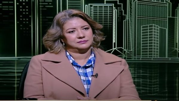 الكاتبة دينا اسماعيل