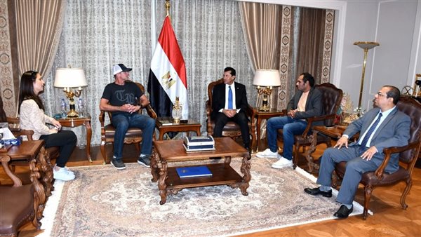  وزير الشباب يلتقي