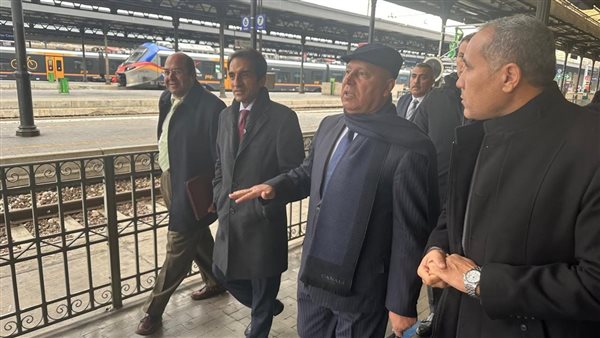 وزير الصناعة يتفقد