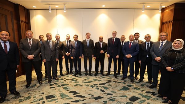 صورة جماعية بعد التوقيع