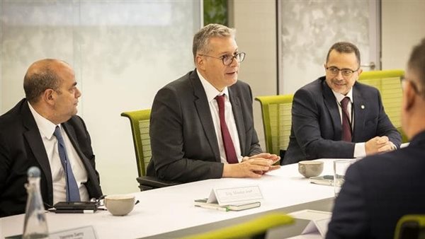 وزير البترول خلال