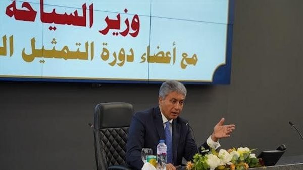 وزير السياحة والآثار