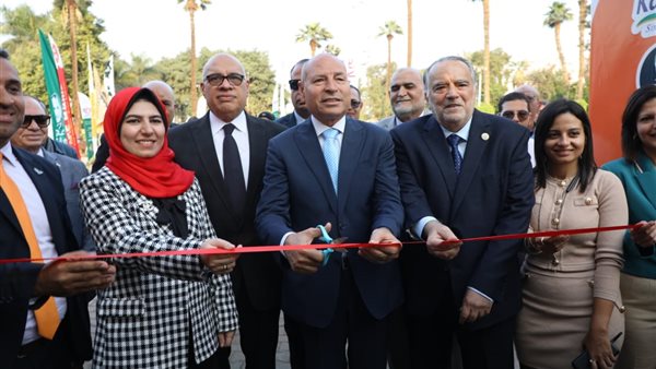 محافظ القاهرة خلال