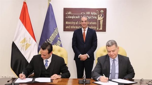   الدكتور عمرو طلعت