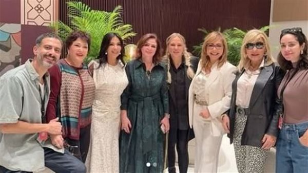 مني زكي وعدد من النجوم