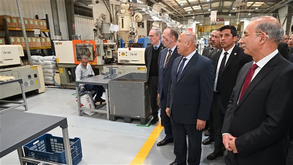 جولة وزير الصناعة