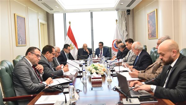اجتماع وزير الصحة