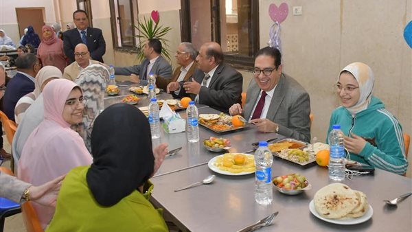 جولة رئيس جامعة القاهرة