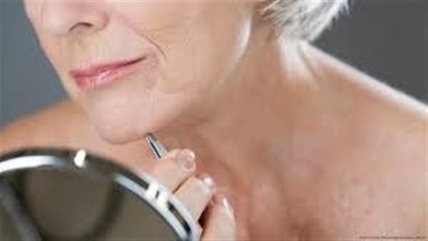 شعر في ذقن المرأة