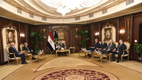 وزير الداخلية يستقبل