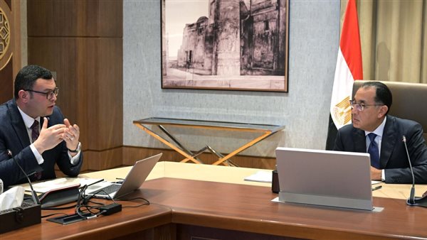 رئيس الوزراء خلال