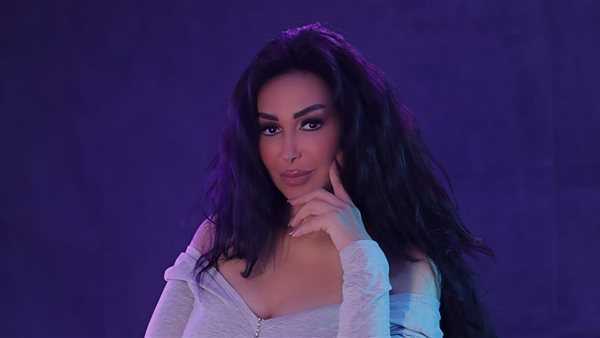 المطربة شاهيناز