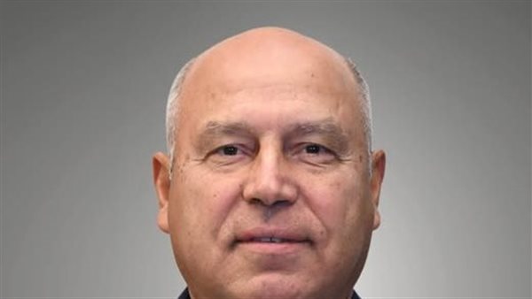  وزير الصناعة