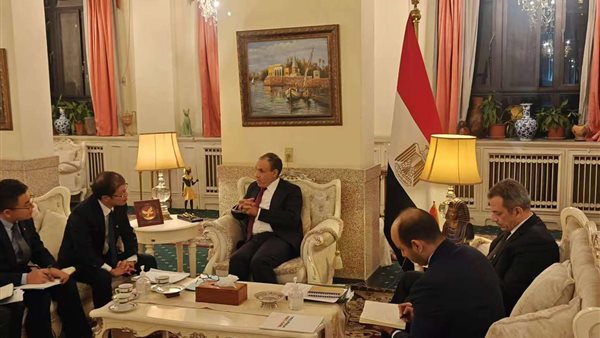  وزير الخارجية