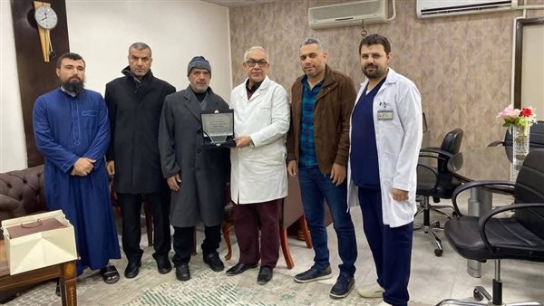 مصاب فلسطيني يقدم