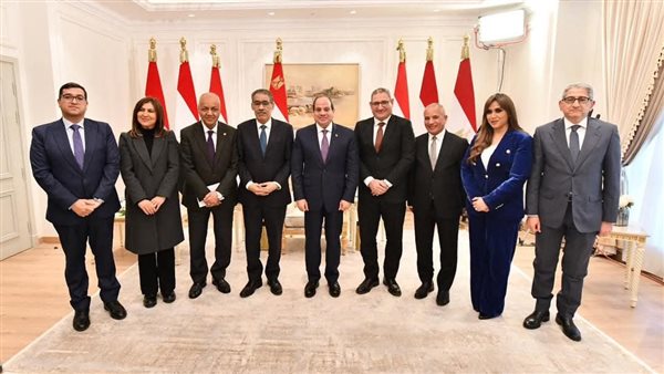 الرئيس السيسي وعدد