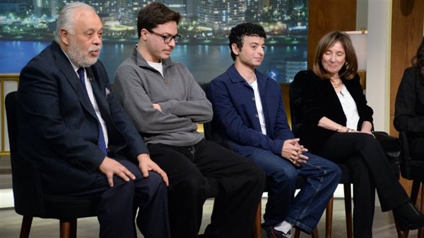 أشرف زكي وأبطال مسرحية