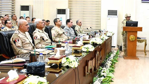 وزير الدفاع يشهد